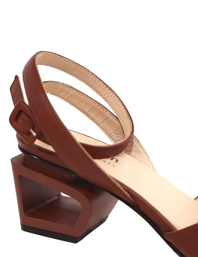 Marilyn’s Italian brown heel
